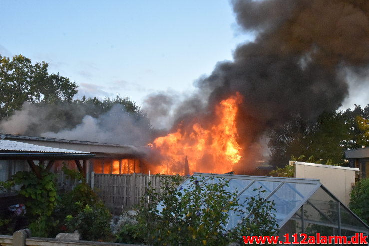 Voldsom brand i villa. Grønnedalen i Vejle. 16/09-2020. KL. 18:51.