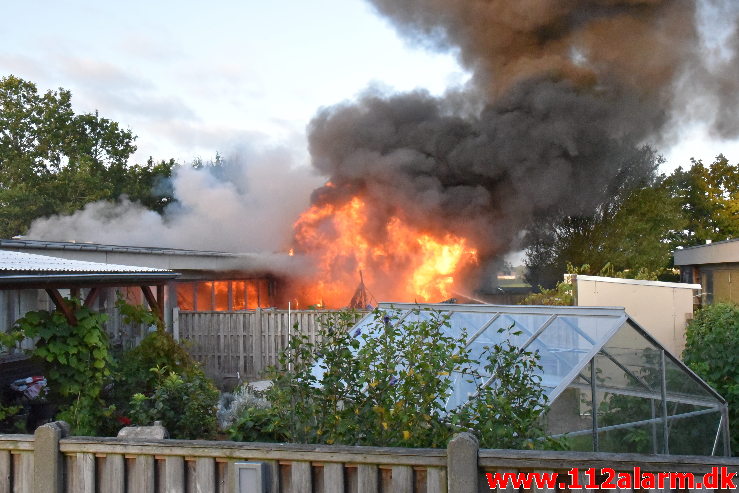 Voldsom brand i villa. Grønnedalen i Vejle. 16/09-2020. KL. 18:51.