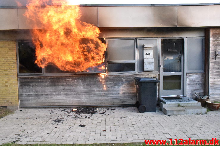 Voldsom brand i villa. Grønnedalen i Vejle. 16/09-2020. KL. 18:51.