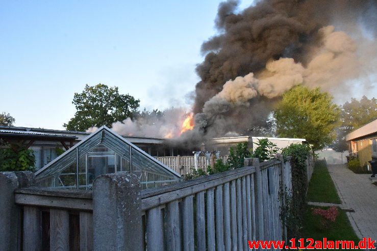 Voldsom brand i villa. Grønnedalen i Vejle. 16/09-2020. KL. 18:51.