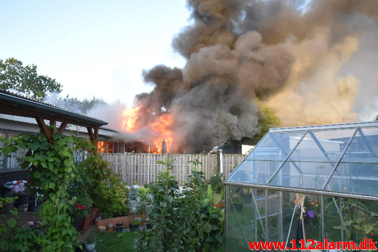 Voldsom brand i villa. Grønnedalen i Vejle. 16/09-2020. KL. 18:51.