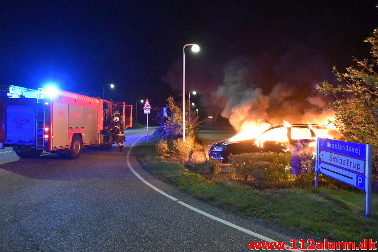 Bilen udbrændte totalt. Grønlandsvej i Vejle. 27/09-2020. Kl. 22:53.