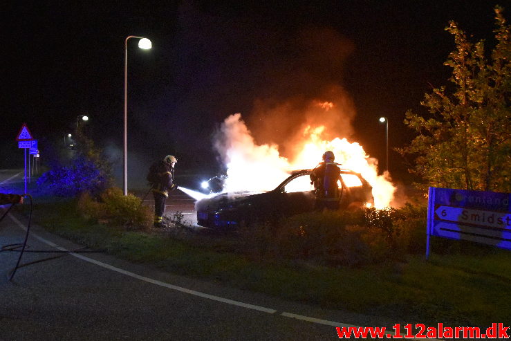 Bilen udbrændte totalt. Grønlandsvej i Vejle. 27/09-2020. Kl. 22:53.