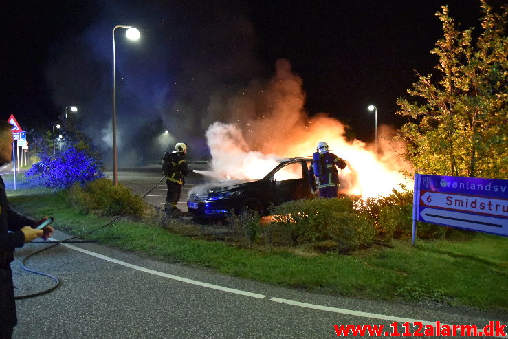 Bilen udbrændte totalt. Grønlandsvej i Vejle. 27/09-2020. Kl. 22:53.