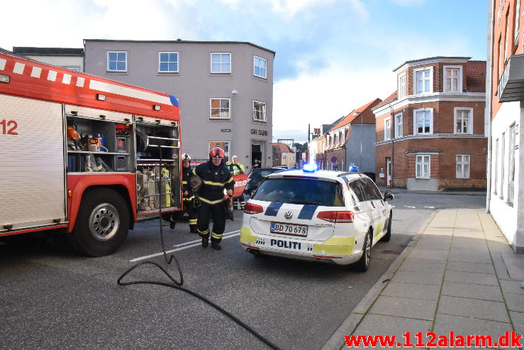 Ild i Etageejendom. Tønnesgade i Vejle. 10/10-2020. Kl. 15:47.