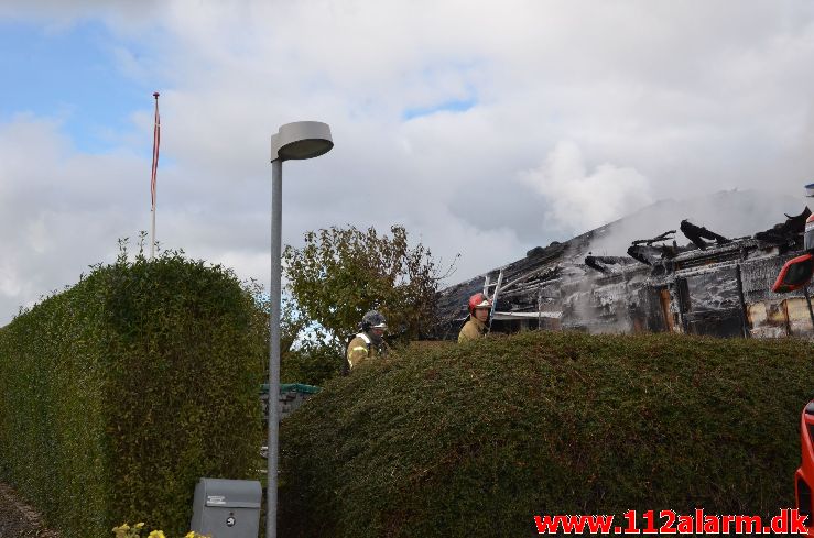 Ukrudtsbrænder fik fat i udhuset. Torsmark i Horsens. 11/10-2020. Kl. 11:26.