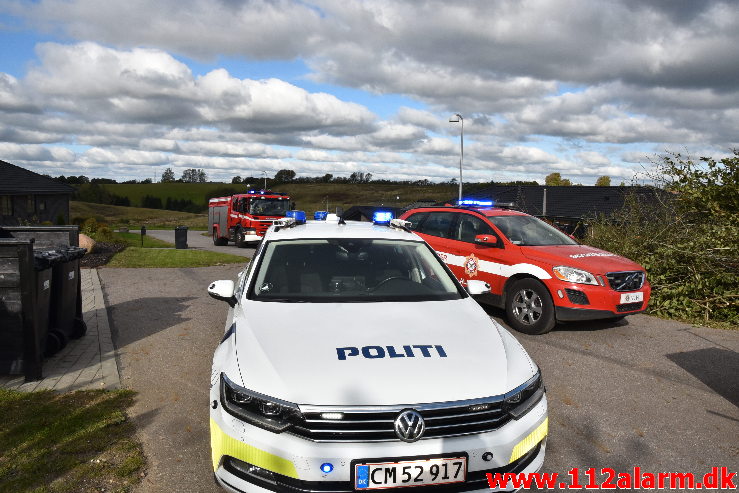 Kom i klemme under gravemaskine. Gimlevej i Vejle. 14/10-2020. Kl. 13:41.