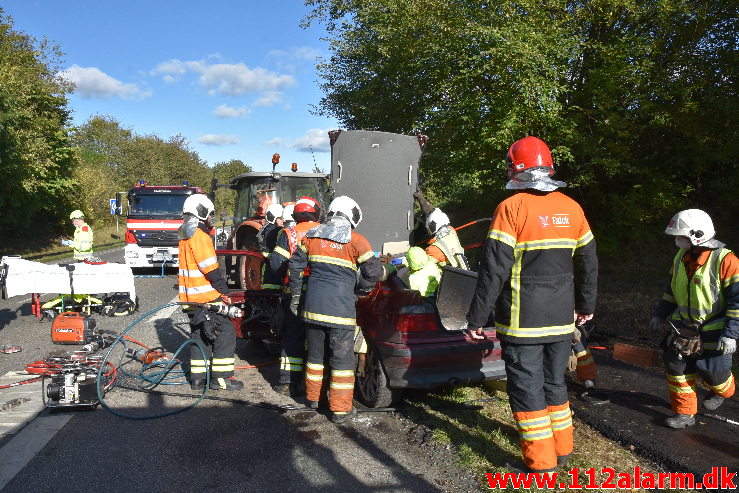 Banket op bag i en Traktor på rastepladsen. Ribe Landevej ved Nørre Vilstrup. 17/10-2020. Kl. 13:02.