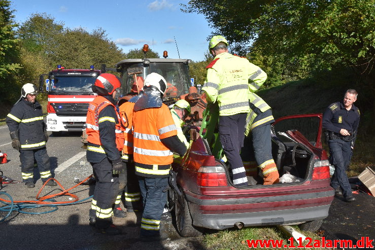 Banket op bag i en Traktor på rastepladsen. Ribe Landevej ved Nørre Vilstrup. 17/10-2020. Kl. 13:02.