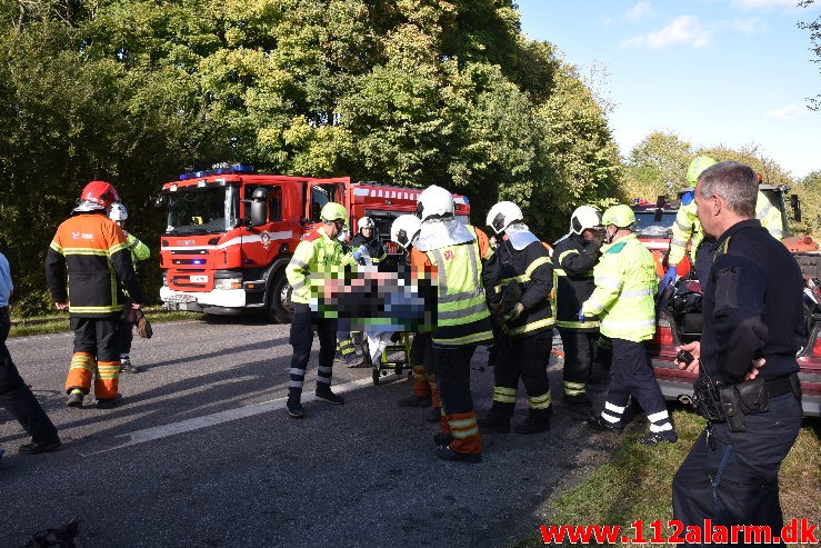 Banket op bag i en Traktor på rastepladsen. Ribe Landevej ved Nørre Vilstrup. 17/10-2020. Kl. 13:02.