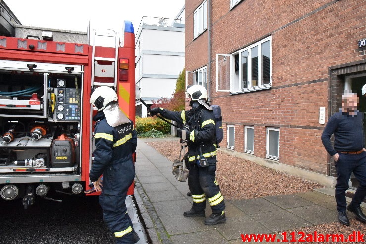 Røgen fra et komfur. Vardevej 102 i Vejle. 25/10-2020. KL. 12:54.