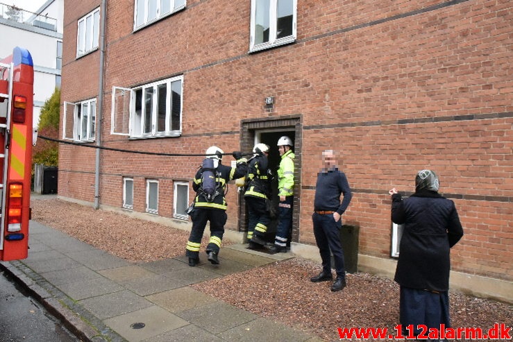 Røgen fra et komfur. Vardevej 102 i Vejle. 25/10-2020. KL. 12:54.