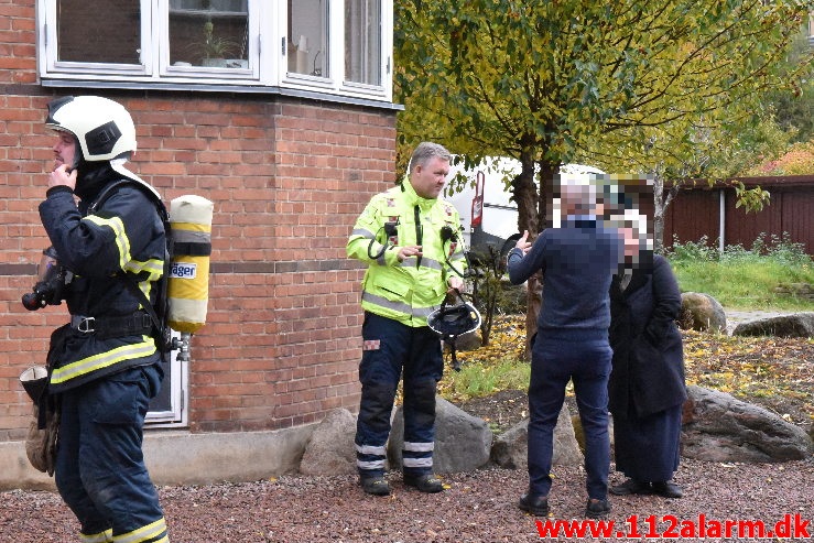 Røgen fra et komfur. Vardevej 102 i Vejle. 25/10-2020. KL. 12:54.