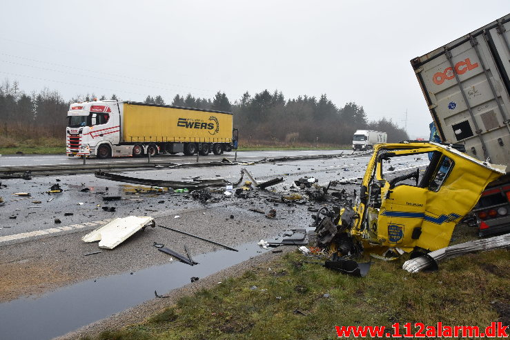 Chaufføren blev dræbt. Midtjyske Motorvej mellem Tørring og Give. 10/12-2020. Kl. 11:12.