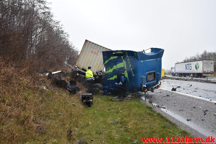 Chaufføren blev dræbt. Midtjyske Motorvej mellem Tørring og Give. 10/12-2020. Kl. 11:12.