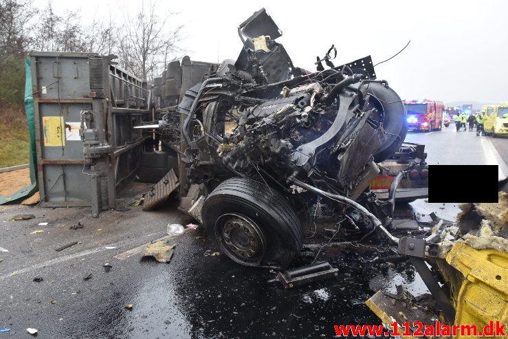 Chaufføren blev dræbt. Midtjyske Motorvej mellem Tørring og Give. 10/12-2020. Kl. 11:12.