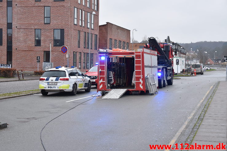 Elevatoren faldt ned over montøren. Vejle Banegård. 14/12-2020. Kl. 10:01.