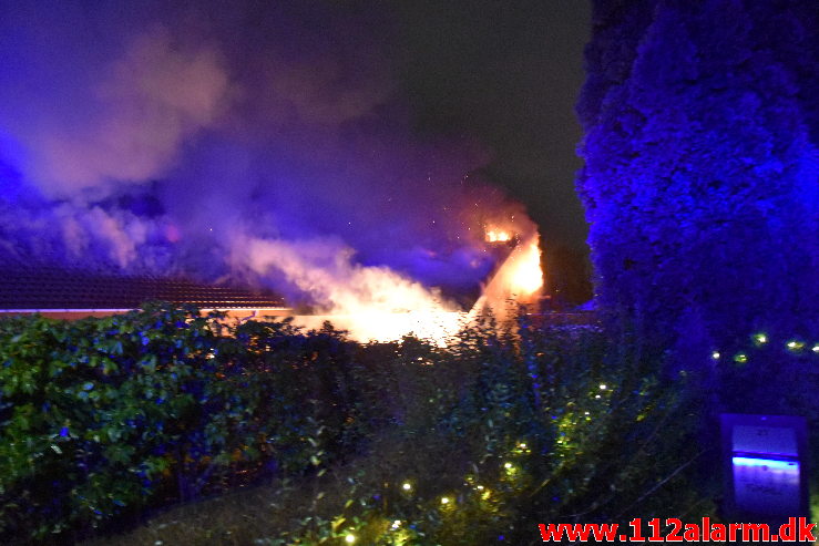 Brand i Villa. Niels Bugges Vej i Vinding. 31/12-2020. kl. 19:51.