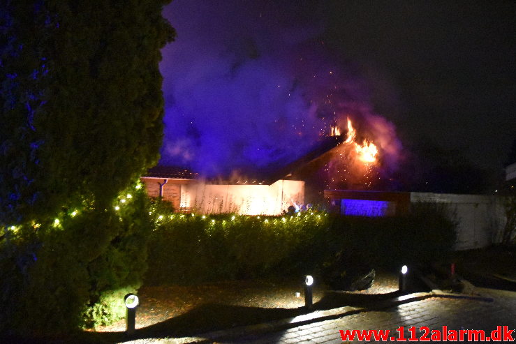 Brand i Villa. Niels Bugges Vej i Vinding. 31/12-2020. kl. 19:51.