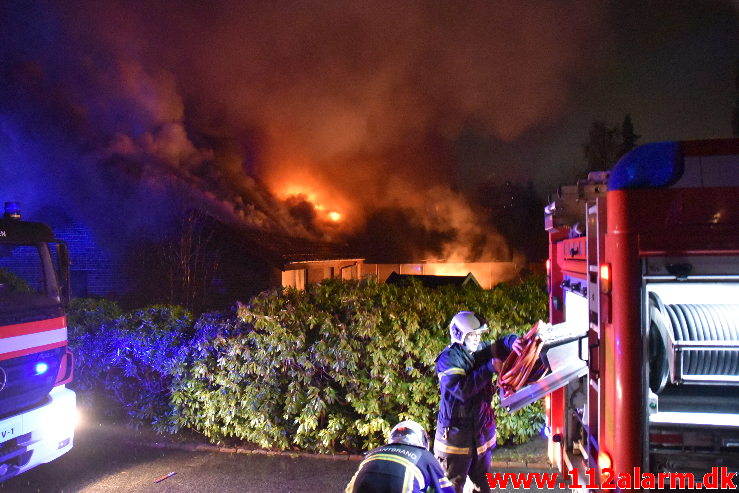 Brand i Villa. Niels Bugges Vej i Vinding. 31/12-2020. kl. 19:51.