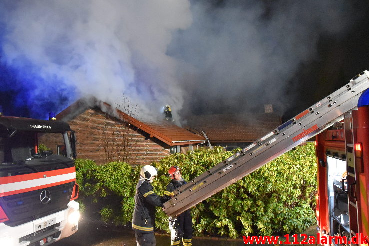 Brand i Villa. Niels Bugges Vej i Vinding. 31/12-2020. kl. 19:51.