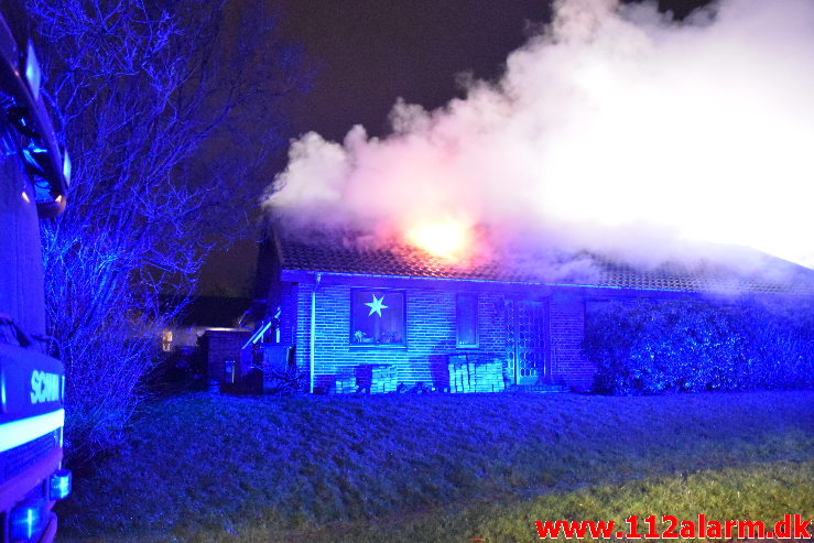 Brand i Villa. Niels Bugges Vej i Vinding. 31/12-2020. kl. 19:51.