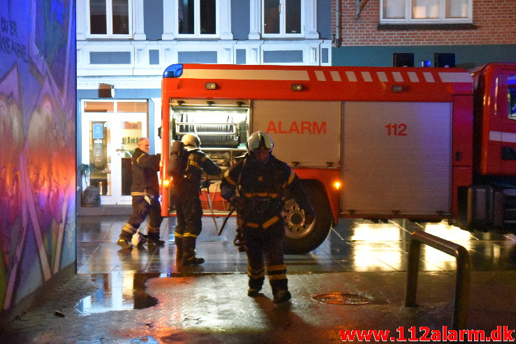 Ild i fritstående Container. Vissingsgade 5 B i Vejle . 31/12-2020. Kl 19:20.