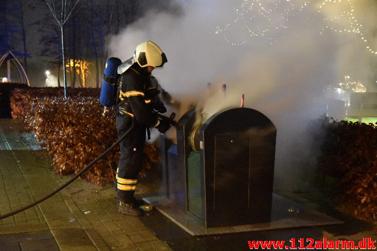 Ild i underjordisk container. Finlandsvej 107 i Vejle. 31/12-2020. KL. 21:16.