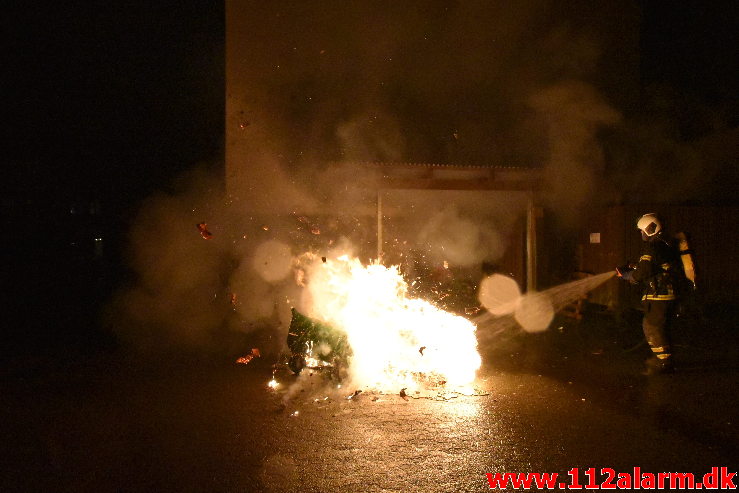Ild i fritstående Container. Vissingsgade 5 B i Vejle . 31/12-2020. Kl 19:20.