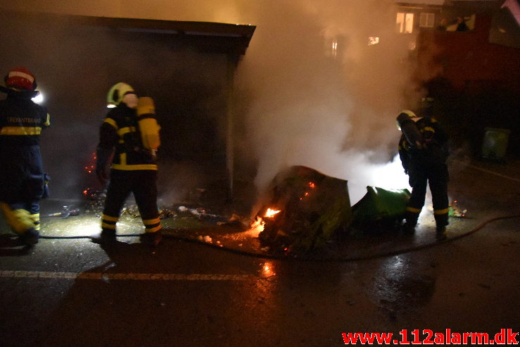 Ild i fritstående Container. Vissingsgade 5 B i Vejle . 31/12-2020. Kl 19:20.