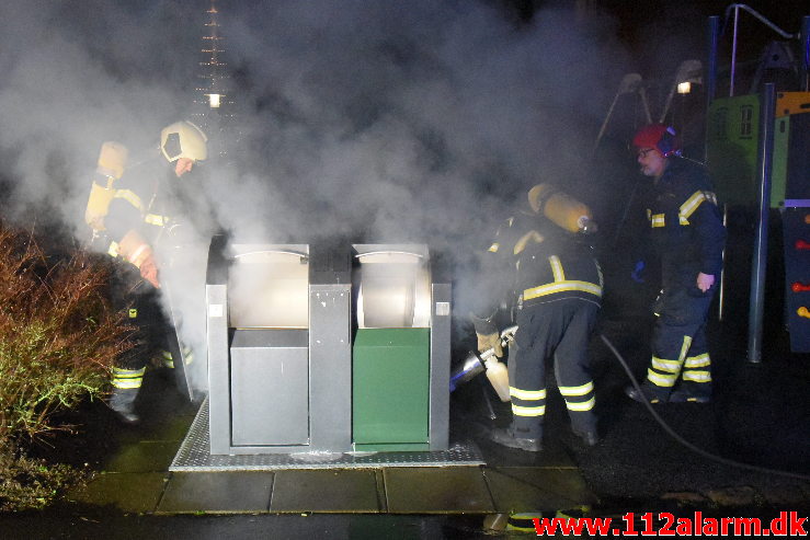 Ild i underjordisk container. Askevænget 11 i Vejle. 31/12-2020. Kl. 22:44.