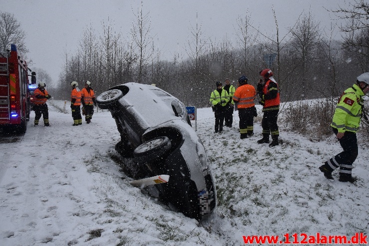 Havnede i grøften. Grejsdalsvej ude i Grejsdalen. 03_02_2021. Kl. 12:43.