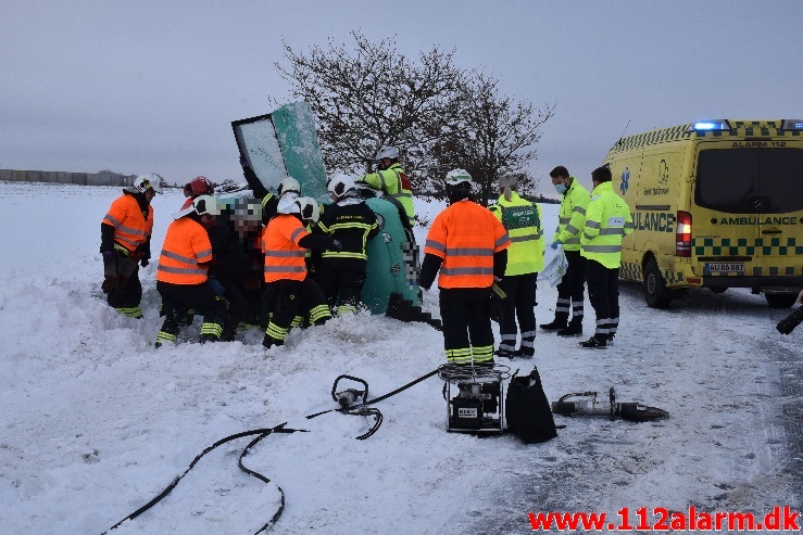 VW UP slog en kolbøtte i grøften. Ammitsbølvej ved Gravens. 05/02-2021. Kl. 14:30.