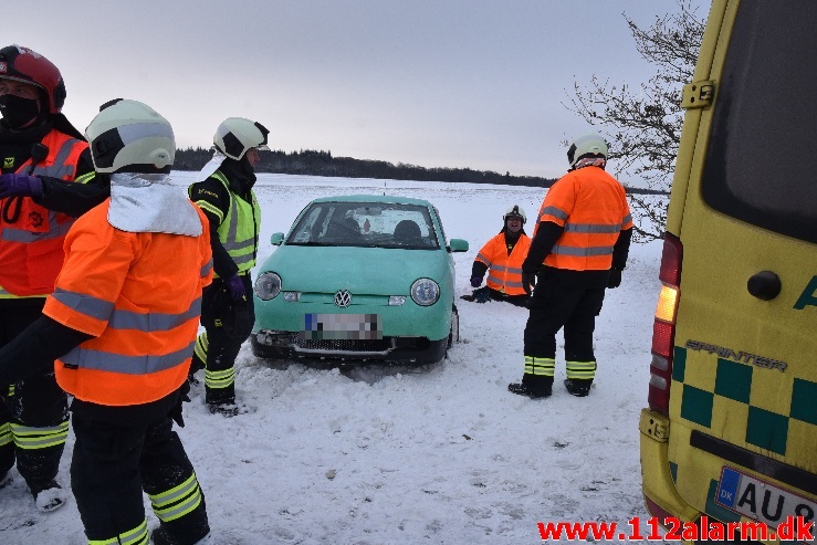 VW UP slog en kolbøtte i grøften. Ammitsbølvej ved Gravens. 05/02-2021. Kl. 14:30.