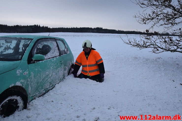 VW UP slog en kolbøtte i grøften. Ammitsbølvej ved Gravens. 05/02-2021. Kl. 14:30.