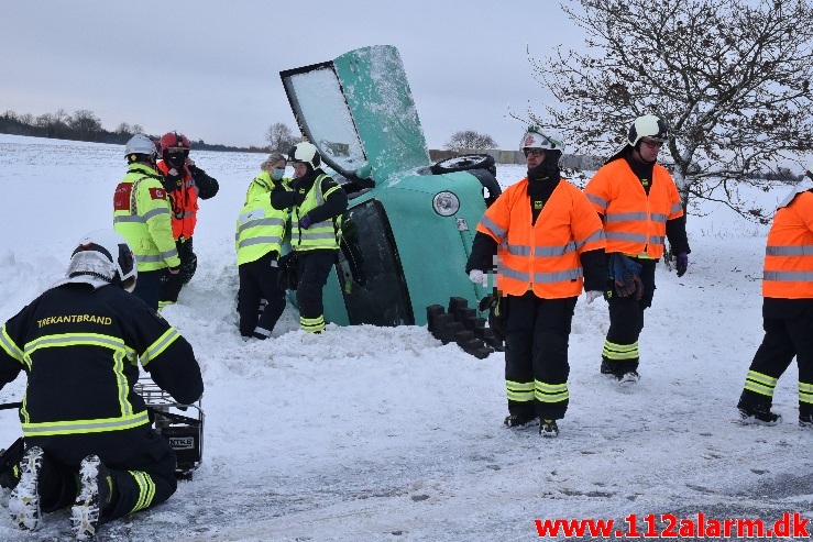 VW UP slog en kolbøtte i grøften. Ammitsbølvej ved Gravens. 05/02-2021. Kl. 14:30.