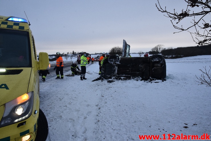 VW UP slog en kolbøtte i grøften. Ammitsbølvej ved Gravens. 05/02-2021. Kl. 14:30.