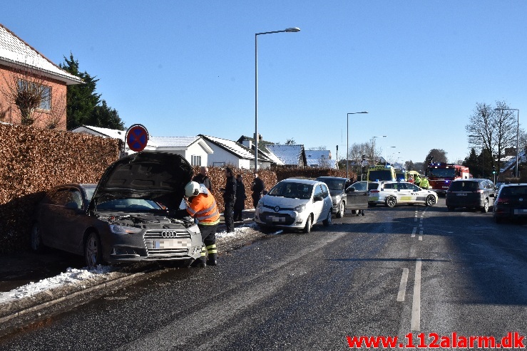 Færdselsuheld med fastklemte. Fredericiavej i Vejle. 12/02-2021. Kl. 14:03.