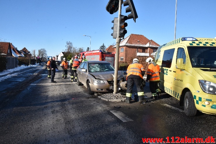 Færdselsuheld med fastklemte. Fredericiavej i Vejle. 12/02-2021. Kl. 14:03.