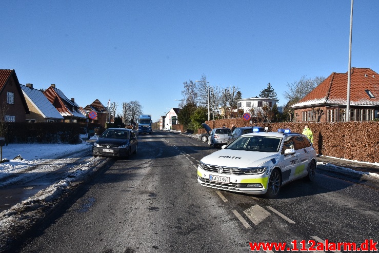 Færdselsuheld med fastklemte. Fredericiavej i Vejle. 12/02-2021. Kl. 14:03.