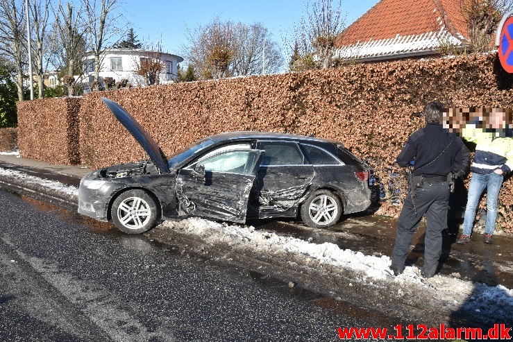 Færdselsuheld med fastklemte. Fredericiavej i Vejle. 12/02-2021. Kl. 14:03.