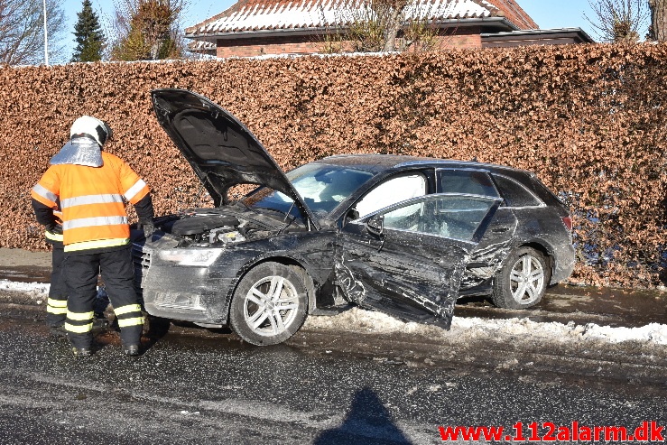 Færdselsuheld med fastklemte. Fredericiavej i Vejle. 12/02-2021. Kl. 14:03.