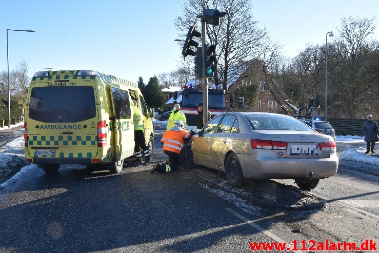 Færdselsuheld med fastklemte. Fredericiavej i Vejle. 12/02-2021. Kl. 14:03.