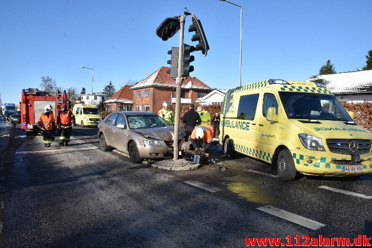 Færdselsuheld med fastklemte. Fredericiavej i Vejle. 12/02-2021. Kl. 14:03.