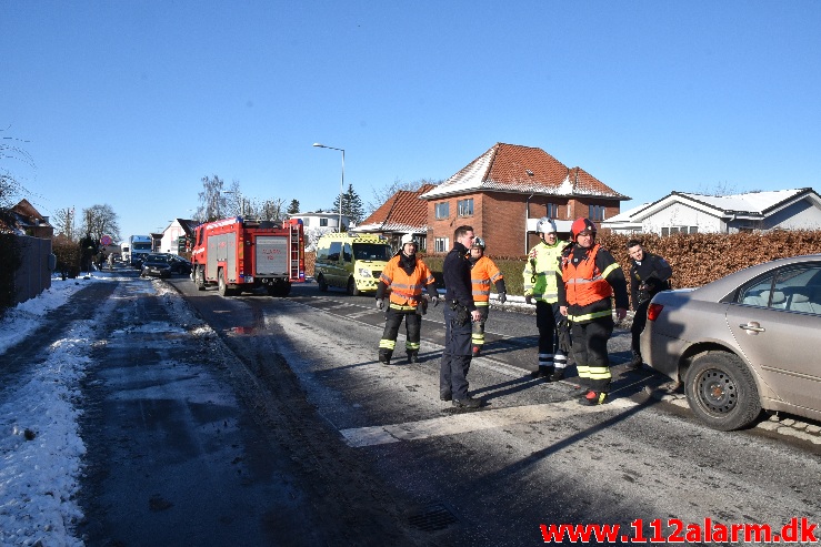 Færdselsuheld med fastklemte. Fredericiavej i Vejle. 12/02-2021. Kl. 14:03.