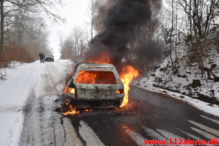 Pludselig var der brand i bilen. Højen Skovvej i Vejle. 16/02-2021. Kl. 12:06.