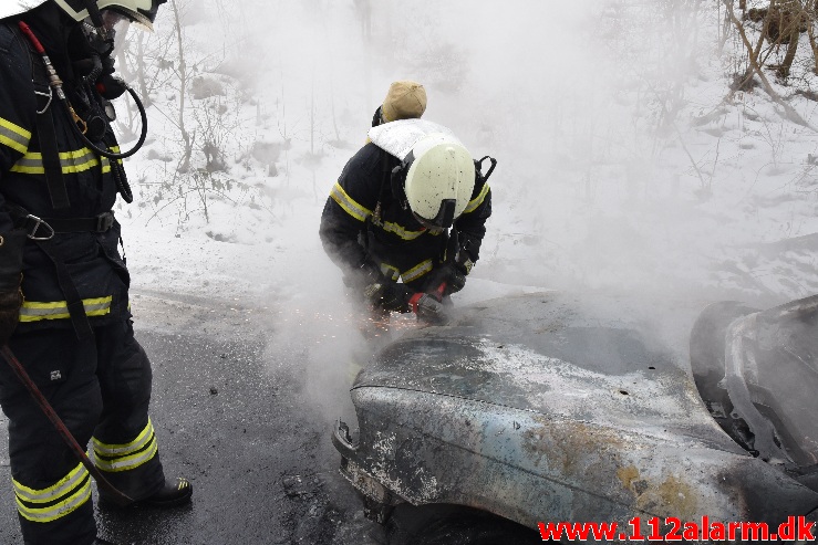 Pludselig var der brand i bilen. Højen Skovvej i Vejle. 16/02-2021. Kl. 12:06.