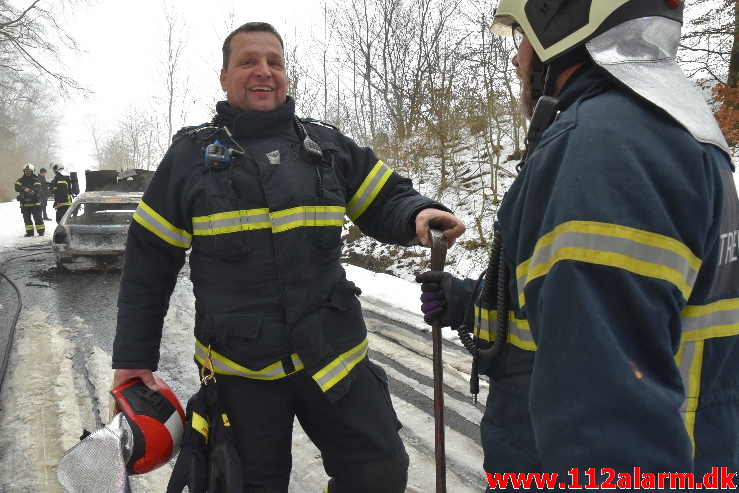 Pludselig var der brand i bilen. Højen Skovvej i Vejle. 16/02-2021. Kl. 12:06.