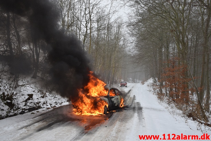 Pludselig var der brand i bilen. Højen Skovvej i Vejle. 16/02-2021. Kl. 12:06.