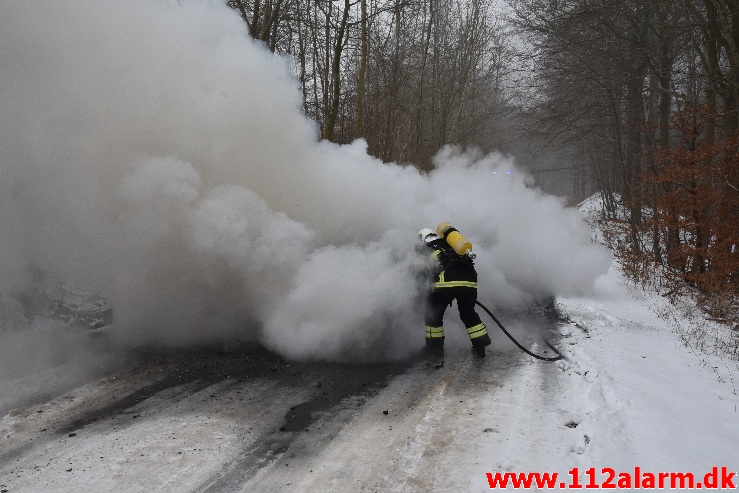 Pludselig var der brand i bilen. Højen Skovvej i Vejle. 16/02-2021. Kl. 12:06.